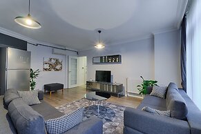 Gorgeous Central 2BR Condo w City Views