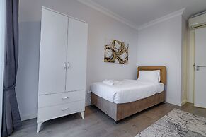 Gorgeous Central 2BR Condo w City Views