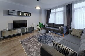 Gorgeous Central 2BR Condo w City Views