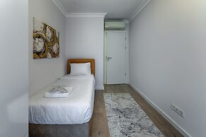 Gorgeous Central 2BR Condo w City Views