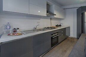 Gorgeous Central 2BR Condo w City Views