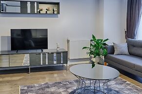 Gorgeous Central 2BR Condo w City Views