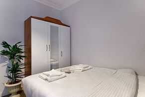 Gorgeous Central 2BR Condo w City Views