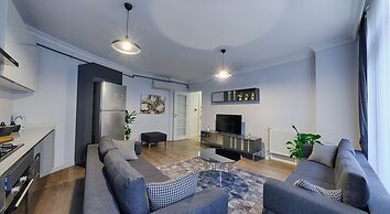 Gorgeous Central 2BR Condo w City Views