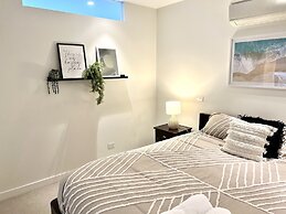 Readyset Apartment on Emerald