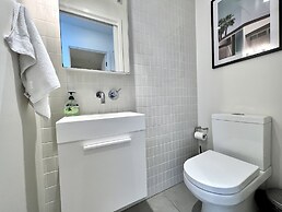 Readyset Apartment on Emerald