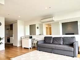 Readyset Apartment on Emerald