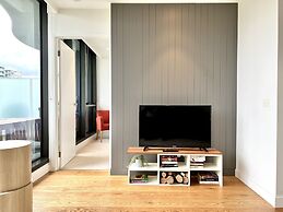 Readyset Apartment on Emerald