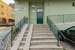 Modern 1 Bedroom Apartment by Renters