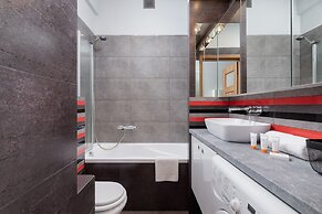 Modern 1 Bedroom Apartment by Renters