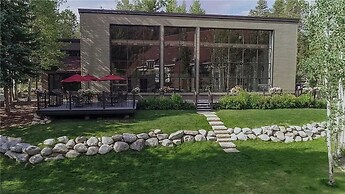 2056 The Pines 2 Bedroom Condo by RedAwning