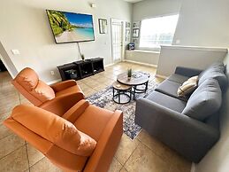 Only 10 Minutes From Disney 3bd Family Home 3 Bedroom Condo by Redawni