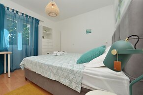 Kimano 2 Apartments With Garden in Zadar