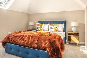 Elliot Oliver - Luxury Penthouse Apartment With Sea View