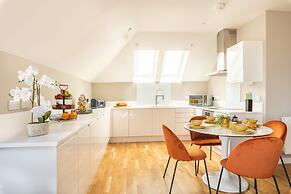 Elliot Oliver - Luxury Penthouse Apartment With Sea View