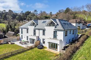 Elliot Oliver - Luxury Penthouse Apartment With Sea View