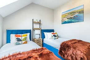 Elliot Oliver - Luxury Penthouse Apartment With Sea View