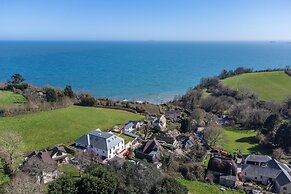Elliot Oliver - Luxury Penthouse Apartment With Sea View
