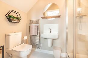 Elliot Oliver - Luxury Penthouse Apartment With Sea View