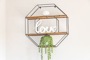 Elliot Oliver - Luxury Penthouse Apartment With Sea View