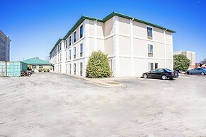 Ark Suites By OYO Jonesboro I-555