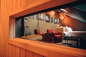 Pensão Amor Madam’s Lodge