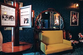 Pensão Amor Madam’s Lodge