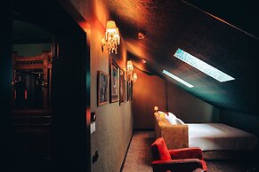 Pensão Amor Madam’s Lodge