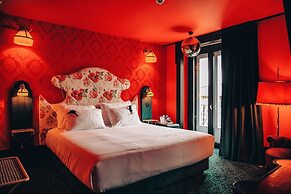 Pensão Amor Madam’s Lodge