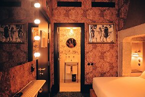 Pensão Amor Madam’s Lodge