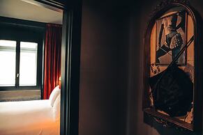 Pensão Amor Madam’s Lodge