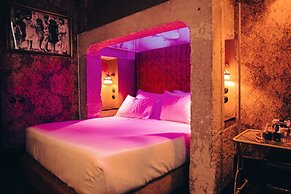 Pensão Amor Madam’s Lodge