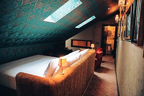 Pensão Amor Madam’s Lodge