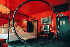 Pensão Amor Madam’s Lodge