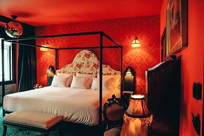 Pensão Amor Madam’s Lodge