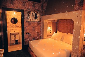 Pensão Amor Madam’s Lodge