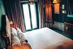 Pensão Amor Madam’s Lodge