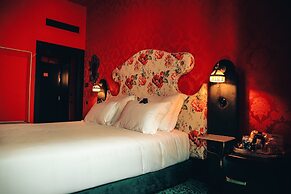 Pensão Amor Madam’s Lodge