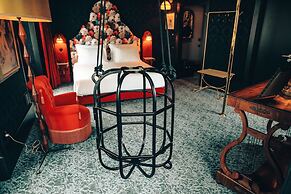 Pensão Amor Madam’s Lodge