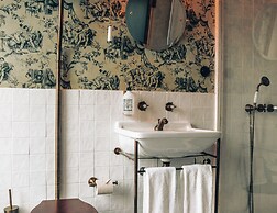 Pensão Amor Madam’s Lodge