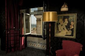 Pensão Amor Madam’s Lodge