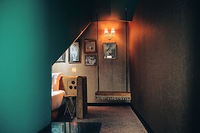 Pensão Amor Madam’s Lodge