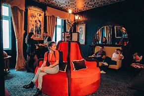 Pensão Amor Madam’s Lodge