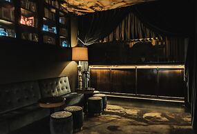 Pensão Amor Madam’s Lodge