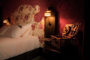 Pensão Amor Madam’s Lodge