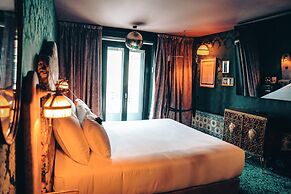 Pensão Amor Madam’s Lodge