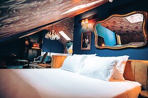 Pensão Amor Madam’s Lodge