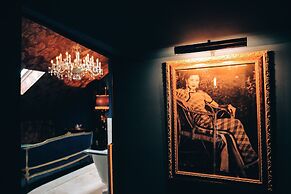 Pensão Amor Madam’s Lodge