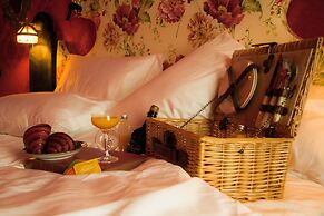 Pensão Amor Madam’s Lodge