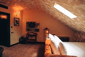 Pensão Amor Madam’s Lodge